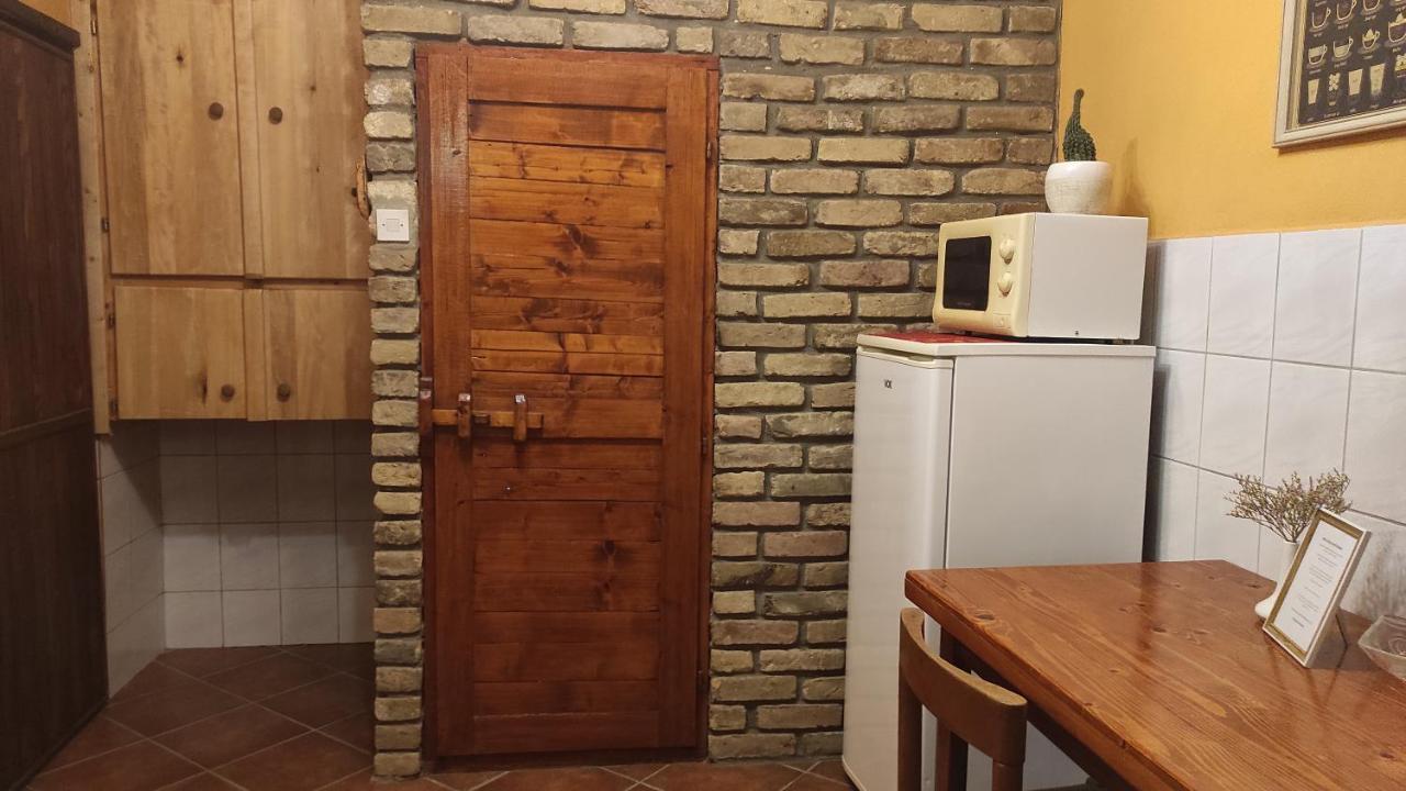 Wood House Appartement Ruma Buitenkant foto